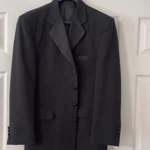 Men’s Black Tuxedo. Including an extra bow tie